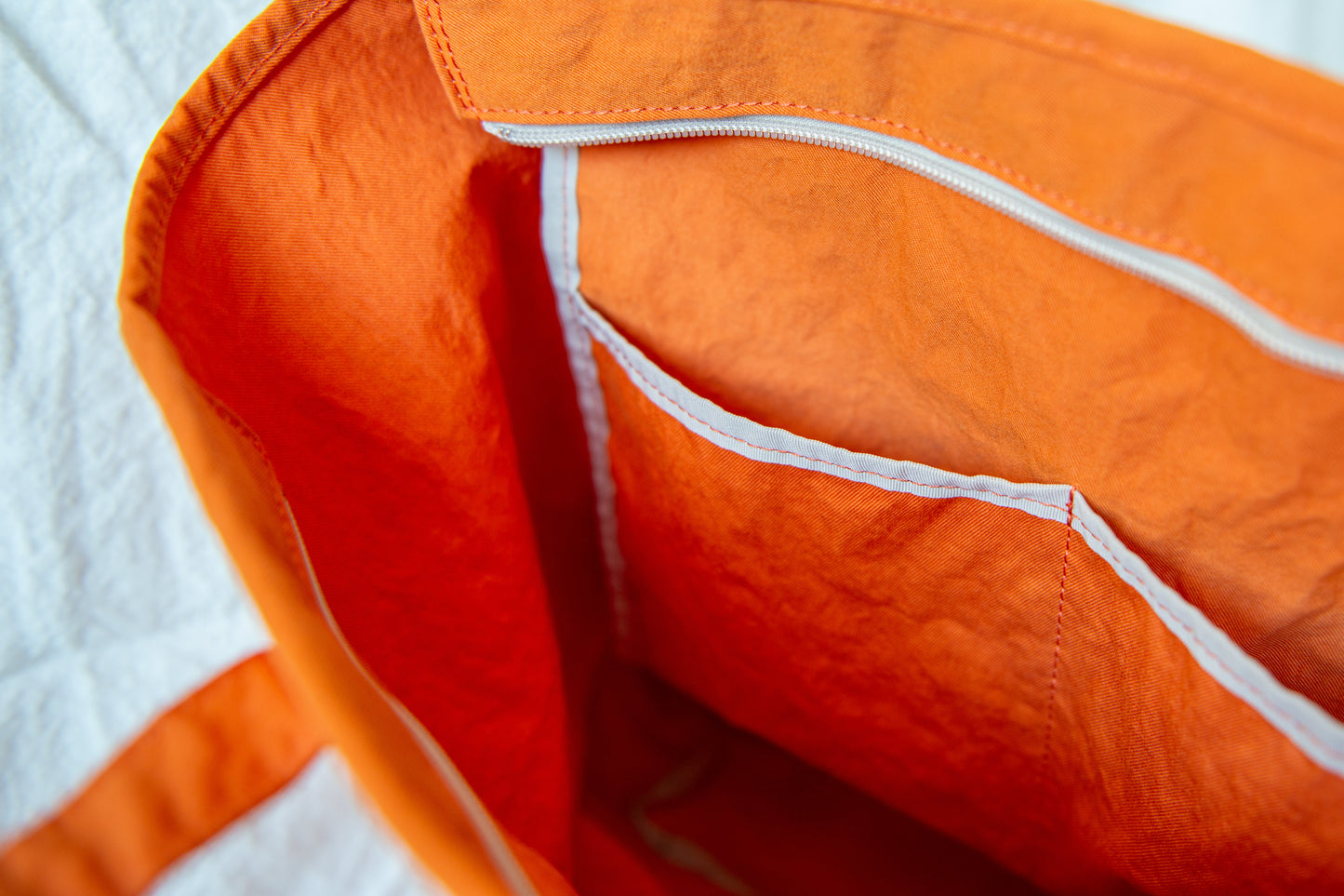 KONBU Zip Tote bag